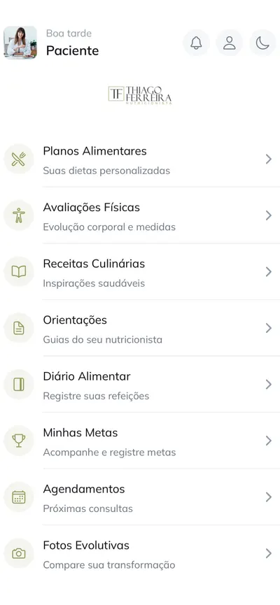 Tela inicial do app com menu principal: planos alimentares, avaliações, receitas, orientações, diário, metas e agendamentos